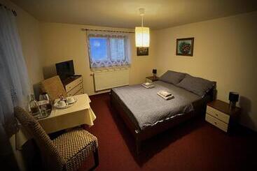 펜션 Penzión Pri Kaštieli Záturčie