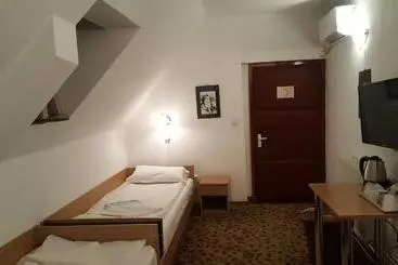 Pensiunea Podul Minciunilor