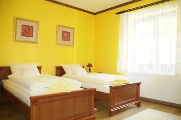 Pensió Penzion A Restaurace U Mámy