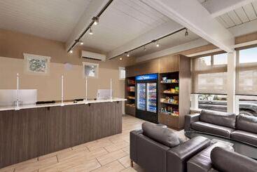 Hostel Super 8 By Wyndham Courtenay