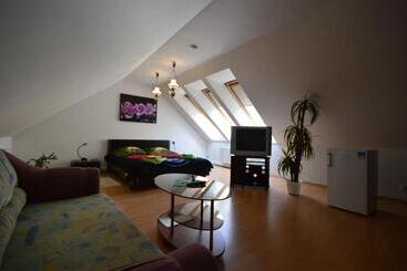 Pension (Hôtel basse catégorie) Vgh Accommodation Services