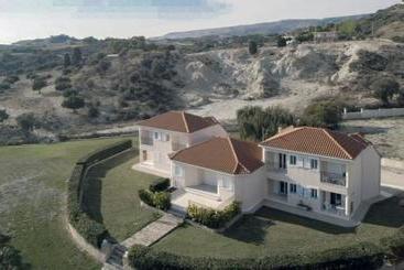 Hotel Cavaliere Houses