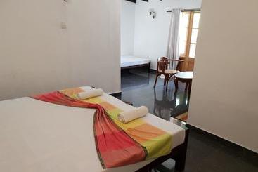 호텔 Thiranagama Beach