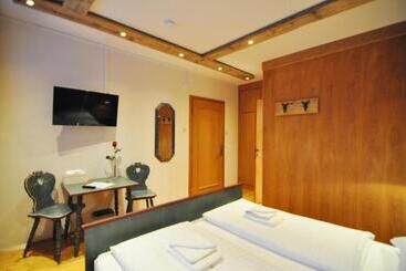 Pension & Apartments Weissbriach