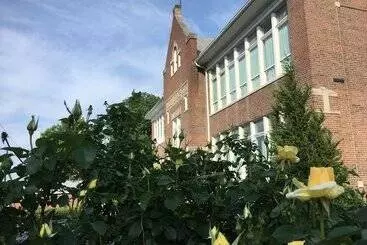 Bed and Breakfast Davie School Inn