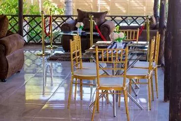 Hostelli Urban Lifestyles Guest House