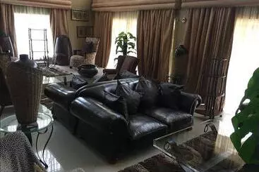 مسافرخانه Urban Lifestyles Guest House