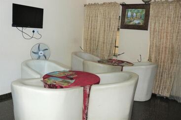 هتل Chisam Suites Annex