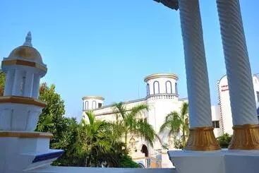 Hotelli Chola Heritage Resort