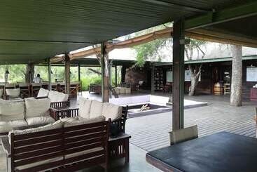 בית מלון כפרי Honeyguide Khoka Moya Camp