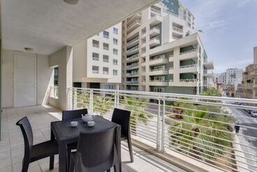 Apartamenty turystyczne Luxury Apartment In Fort Cambridge With Pool