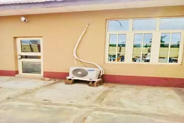 Momak 4 Hotel & Suites