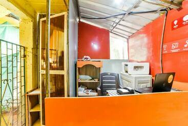 Hostelli Oyo 26605 Bharat Guest House