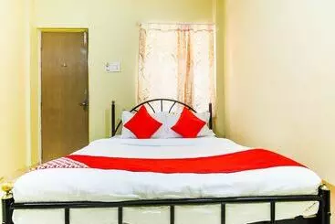 Hotel Oyo 19831 Crystal Holiday Homes