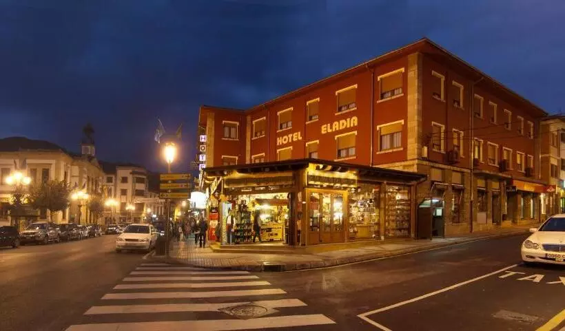 호텔 Eladia