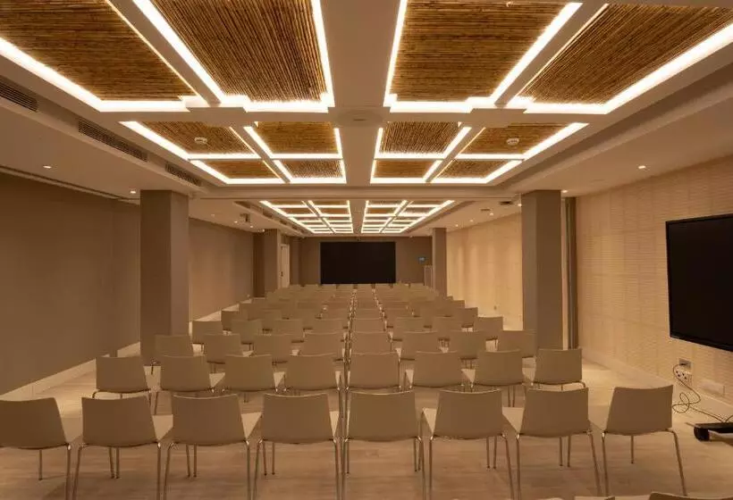 فندق Catalonia Mirador des Port