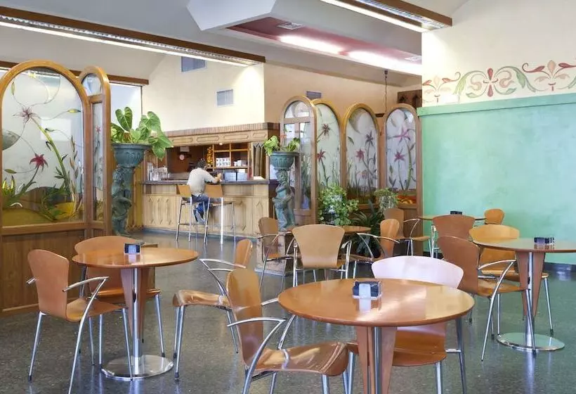 هتل Ciudad De Burgos