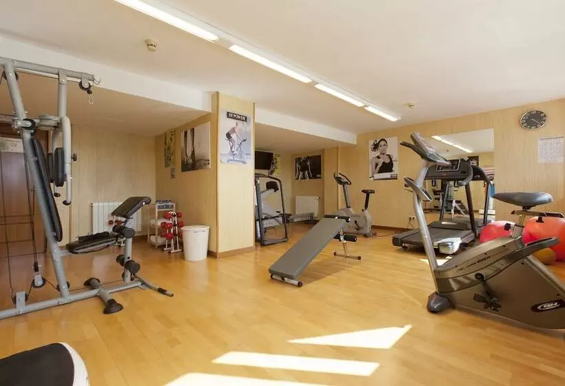 هتل Ciudad De Burgos