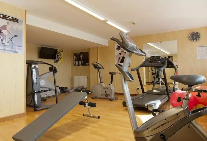 هتل Ciudad De Burgos