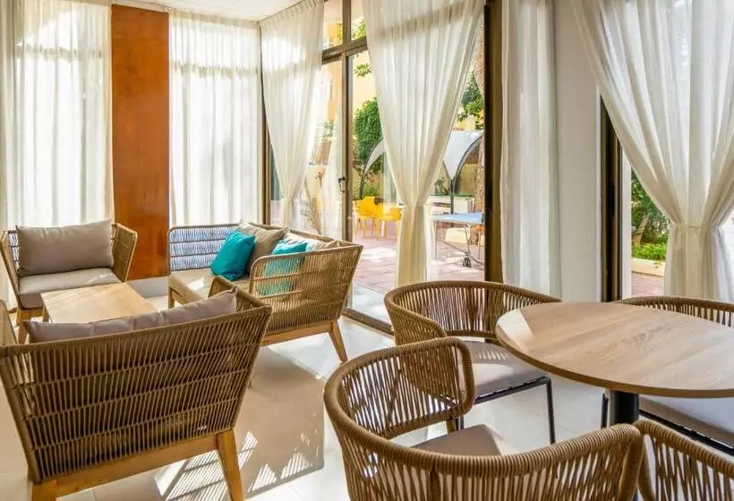 هتل Club Can Bossa