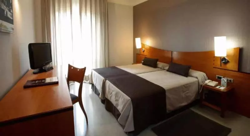 Отель Granollers