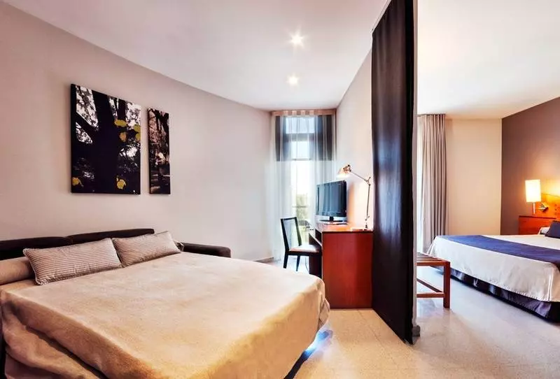 Отель Granollers