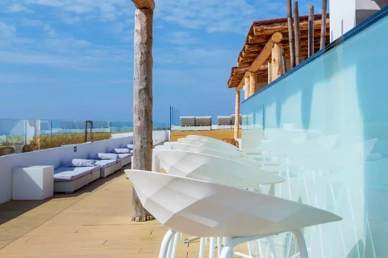 Отель HM Tropical