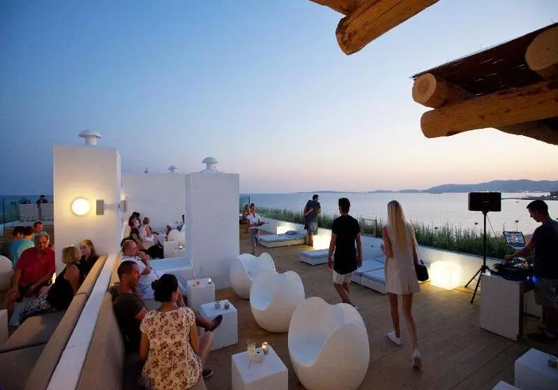 Отель HM Tropical