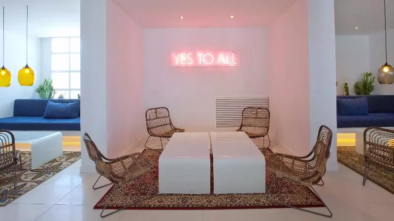 Отель HM Tropical