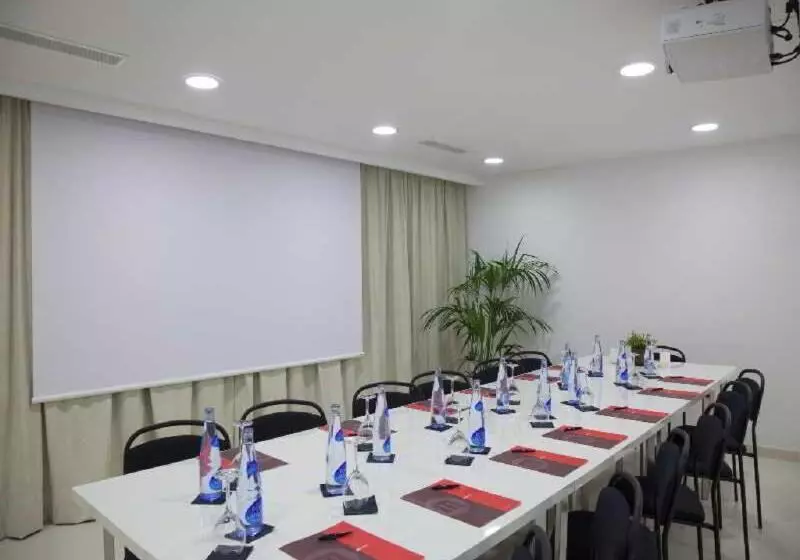 Отель HM Tropical