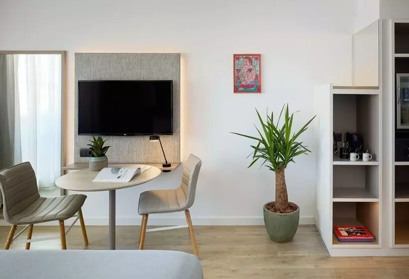 Отель Innside By Meliá Barcelona Apolo