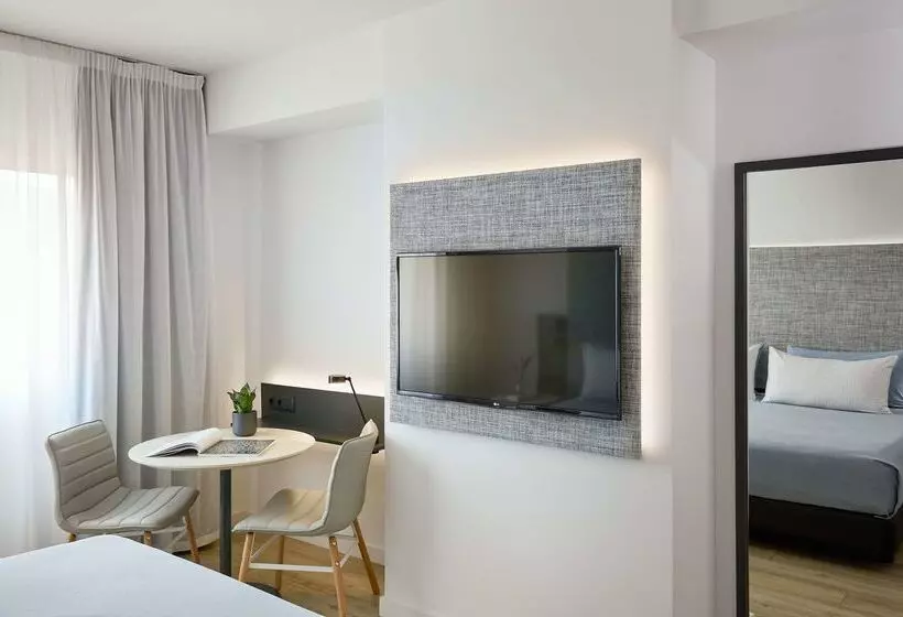 Отель Innside By Meliá Barcelona Apolo