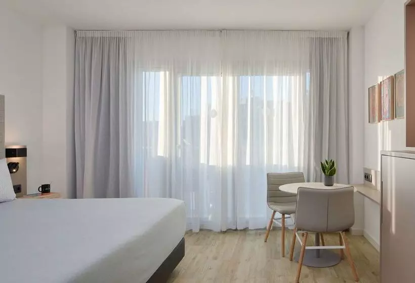 Отель Innside By Meliá Barcelona Apolo