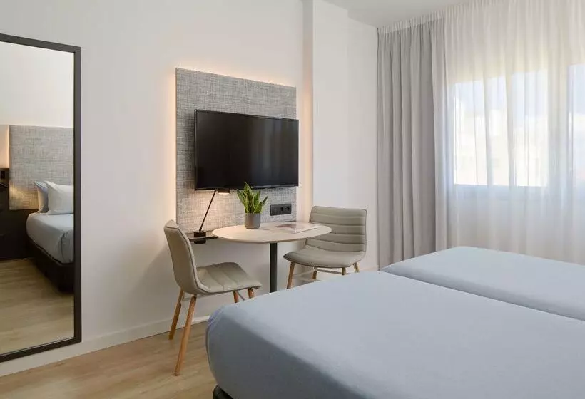 Отель Innside By Meliá Barcelona Apolo