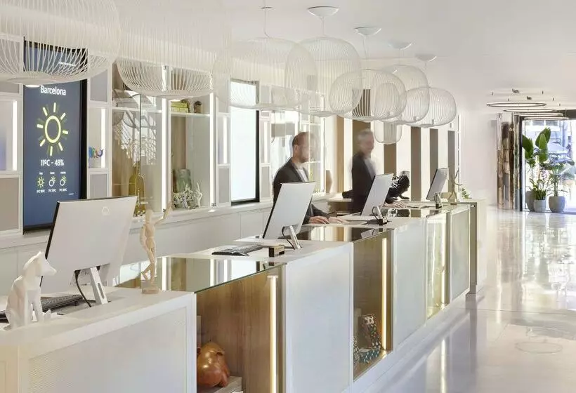 Отель Innside By Meliá Barcelona Apolo