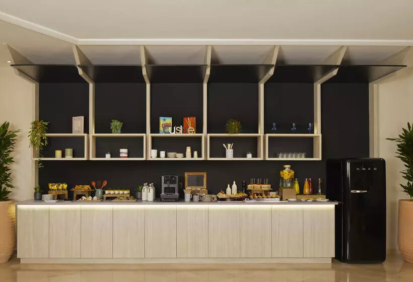 Отель Innside By Meliá Barcelona Apolo