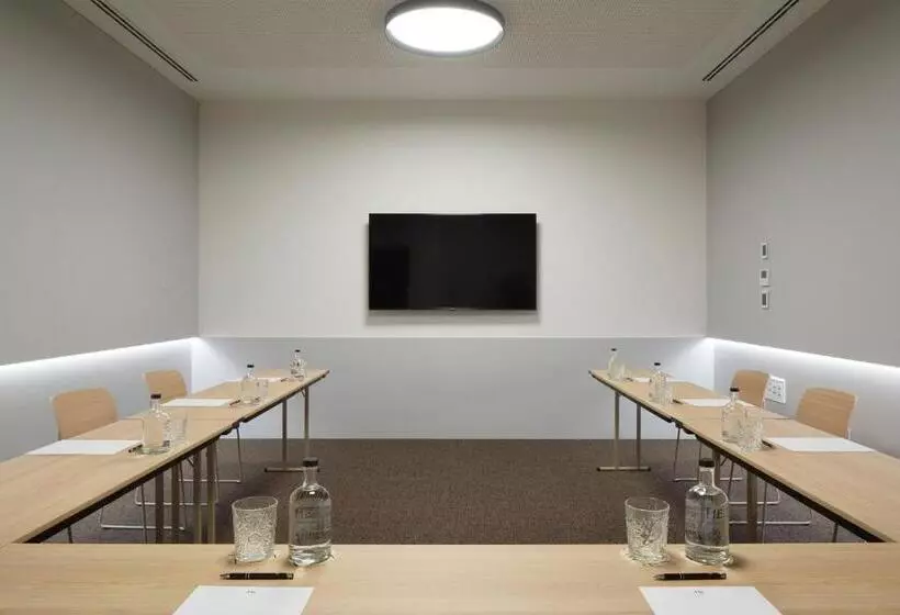 בית מלון כפרי Me Barcelona