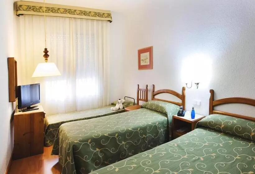 Отель Miramar Badalona