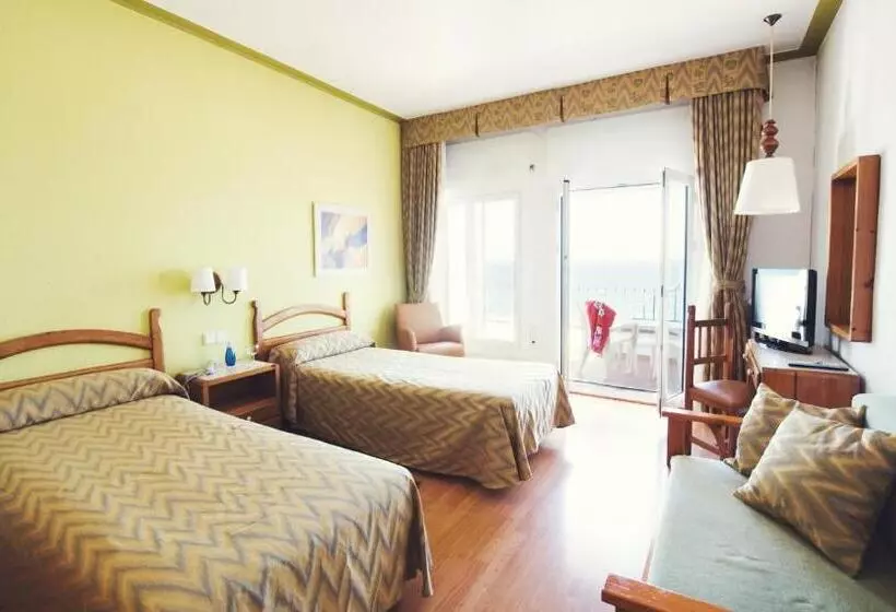 Отель Miramar Badalona