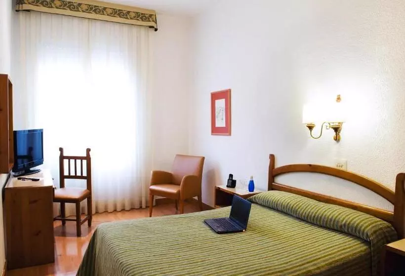 Отель Miramar Badalona