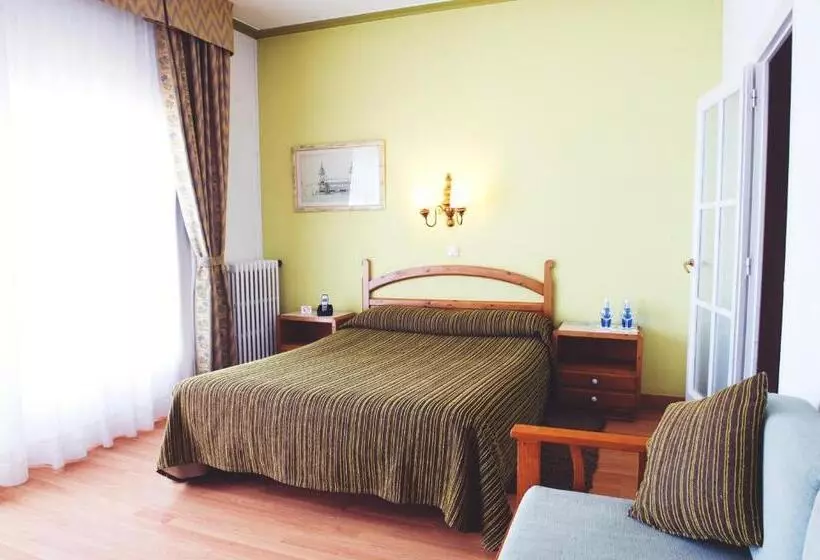 Отель Miramar Badalona