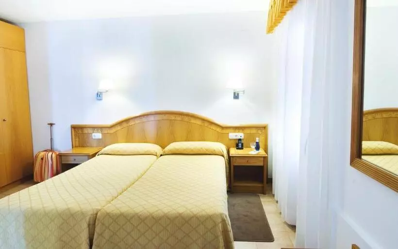 Отель Miramar Badalona