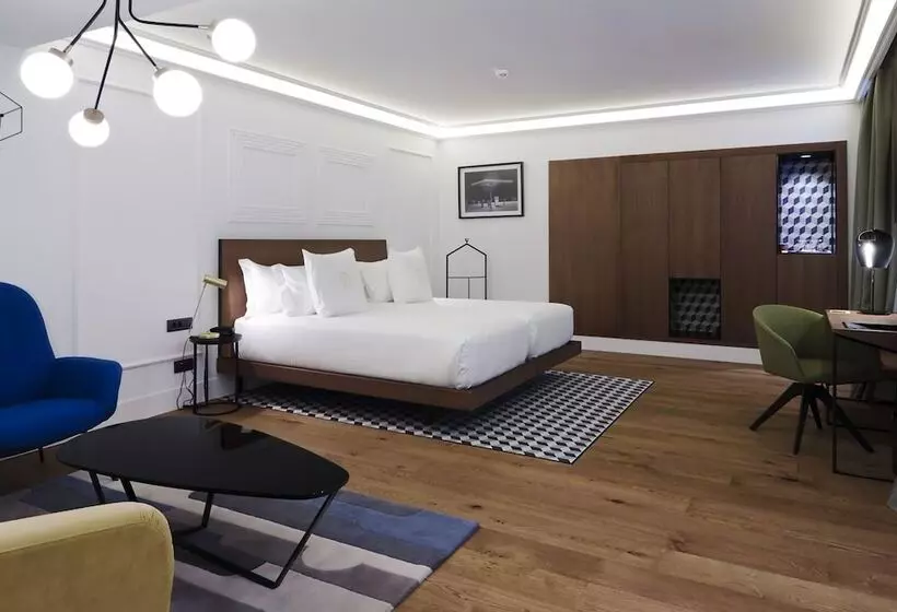 فندق One Shot Palacio Reina Victoria 04