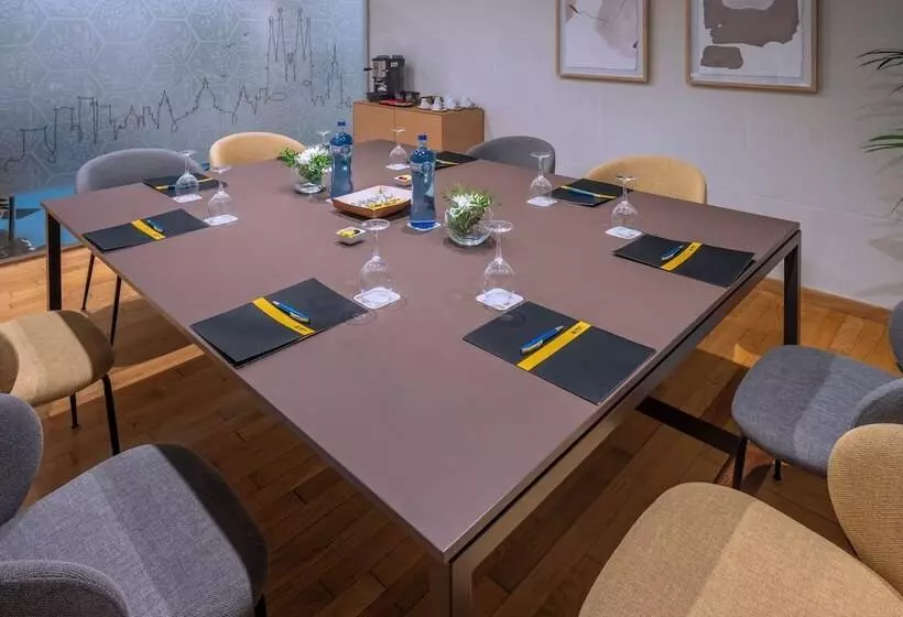 Отель Serhs Rivoli Rambla