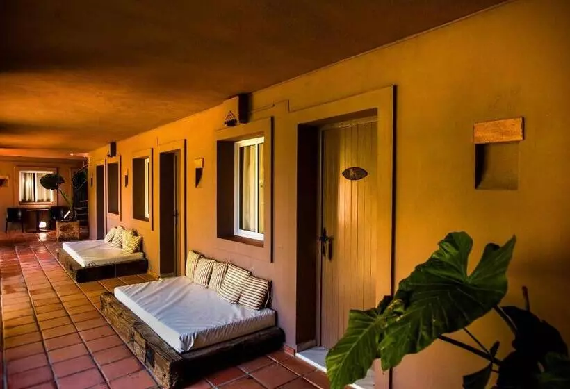 Chillout Hotel Tres Mares