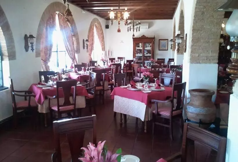 Отель Castillo De Montemayor