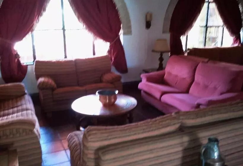 Отель Castillo De Montemayor