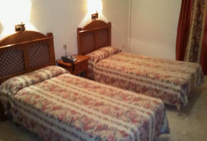 Отель Castillo De Montemayor