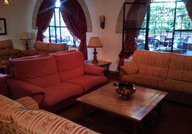 ホテル Castillo De Montemayor