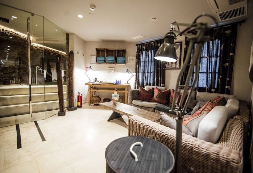 هتل El Lodge, Ski & Spa